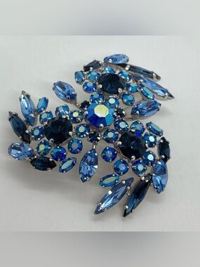 Vtg Sherman Blue Aurora Crystal Pinwheel Brooch Signed | 2.1”